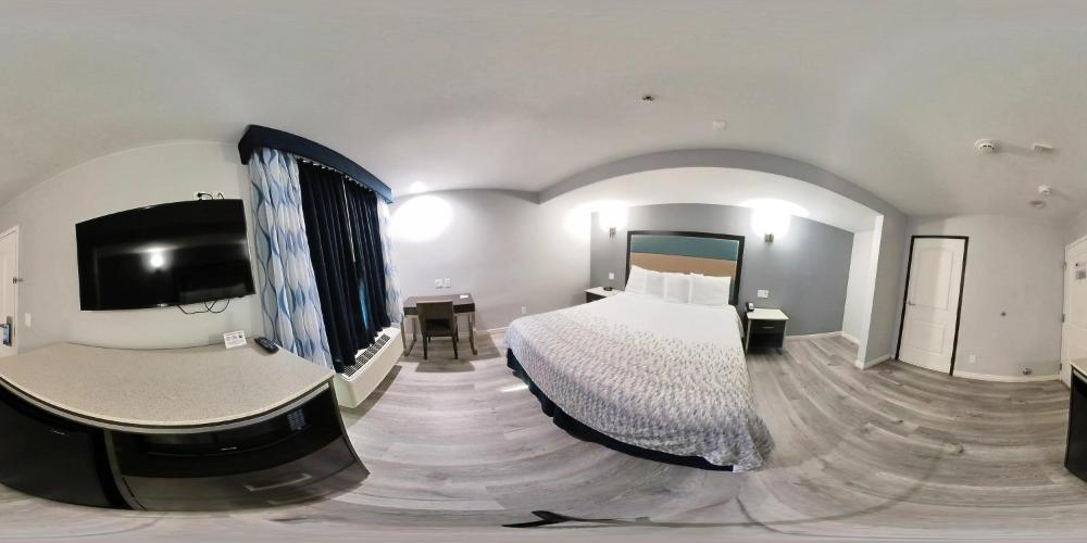 Queen Room with Roll-In Shower - Mobility Accessible/Non-Smoking interior